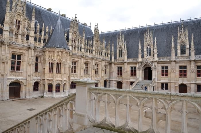 Visuel de l’événement « Visite libre du Palais de Justice »
