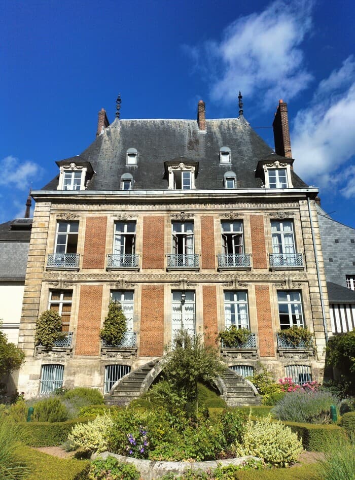 Visuel de l’événement « Visite guidée de l'hôtel d'Aligre et des jardins »
