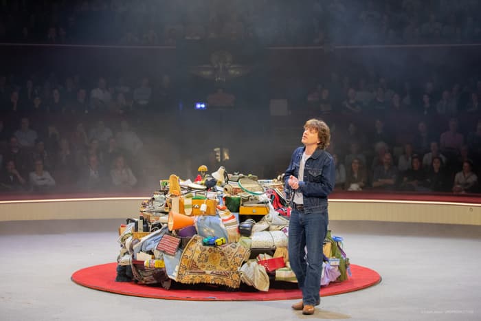 Visuel de l’événement « Alex Lutz – Sexe, grog et rocking chair »