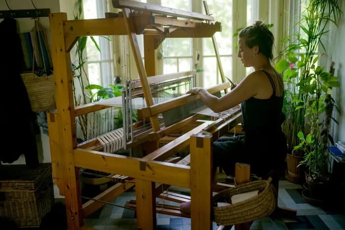 Visuel de l’événement « En coulisses - Découvrez les coulisses de LUCIE DAMOND Artisan d’art textile »