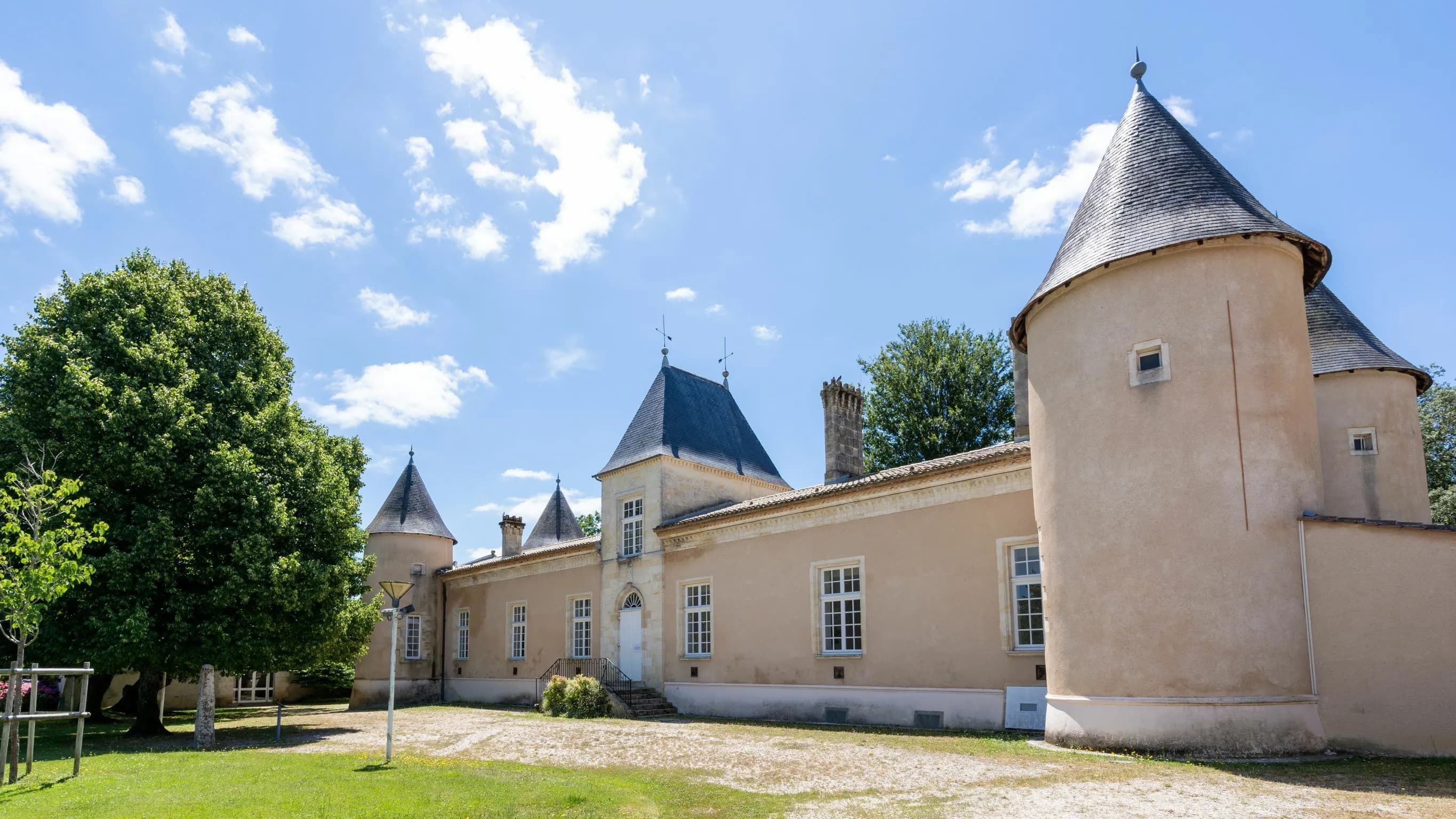 Photographie du lieu : Centre d'Art Contemporain Pierre Brana - Château Lescombes