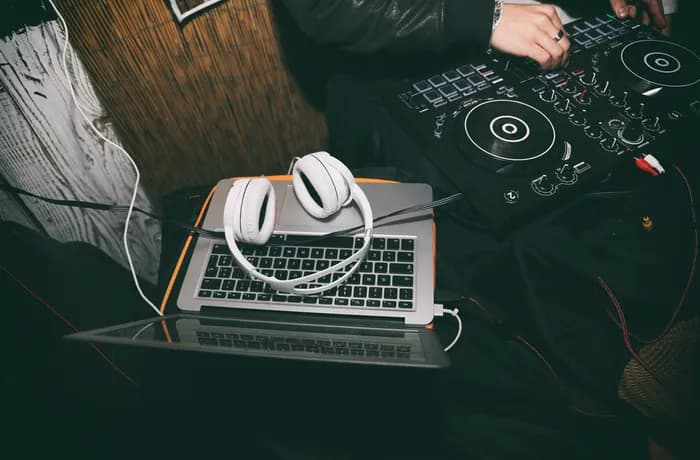Visuel de l’événement « Découvrons la musique assistée par ordinateur (MAO) »