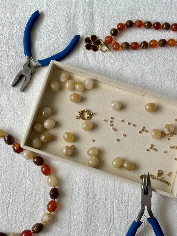 Visuel de l’événement « ?Atelier Perles & Bar à Charms »