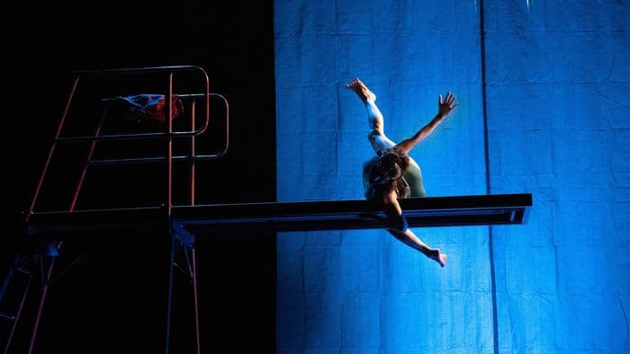 Visuel de l’événement « Plonger - SARAH DEVAUX, COMPAGNIE MENTEUSES »
