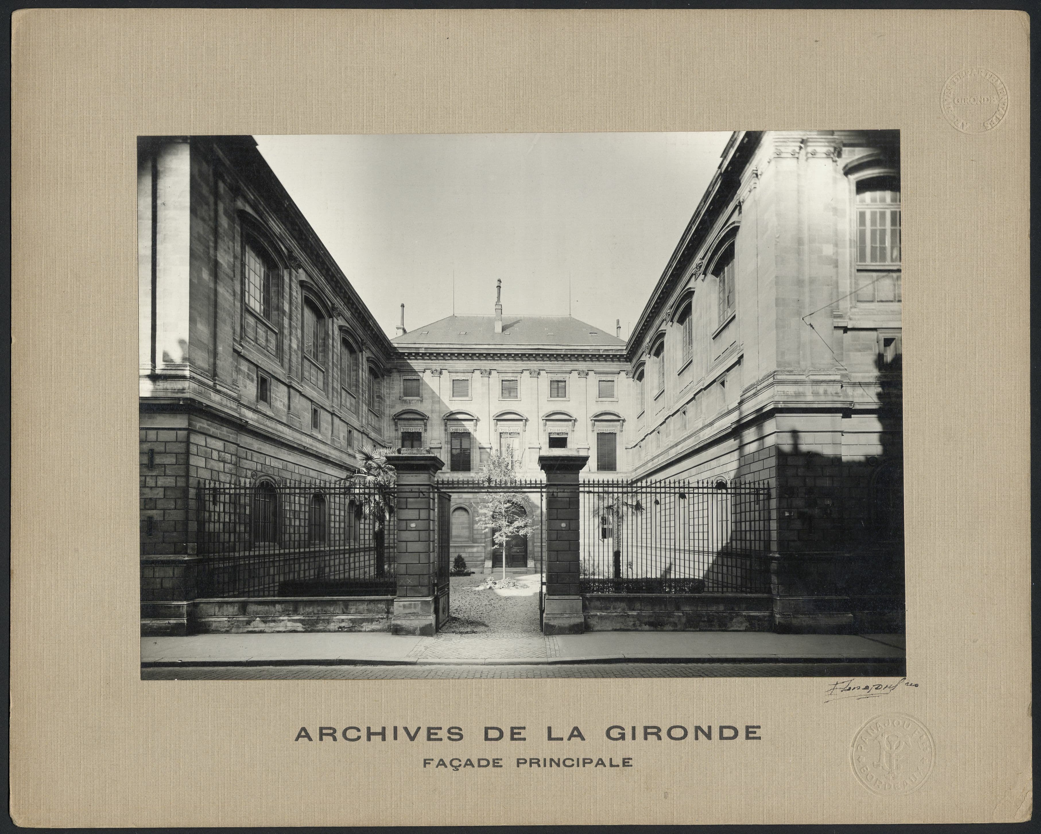Photographie du lieu : Hôtel des Archives départementales de la Gironde - Site historique