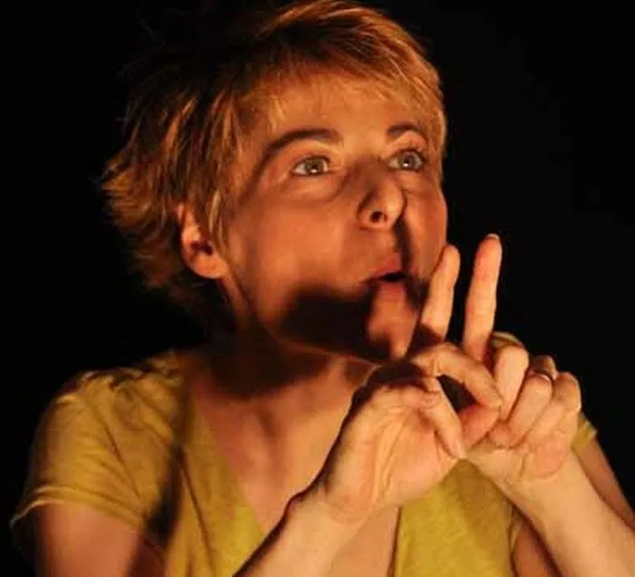 Visuel de l’événement « Spectacle de contes : Chers parents par Céline Harlingue »