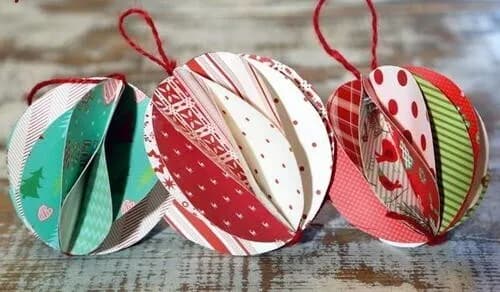 Visuel de l’événement « Atelier : Boules de Noël en origami »