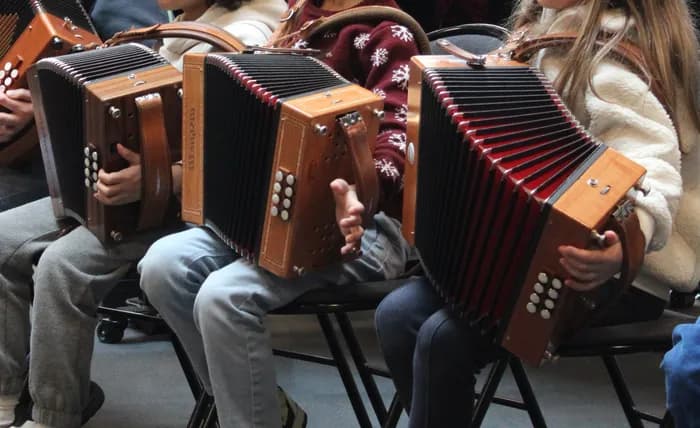 Visuel de l’événement « Stage d'initiation aux musiques traditionnelles | d’Irlande & d’Ecosse »