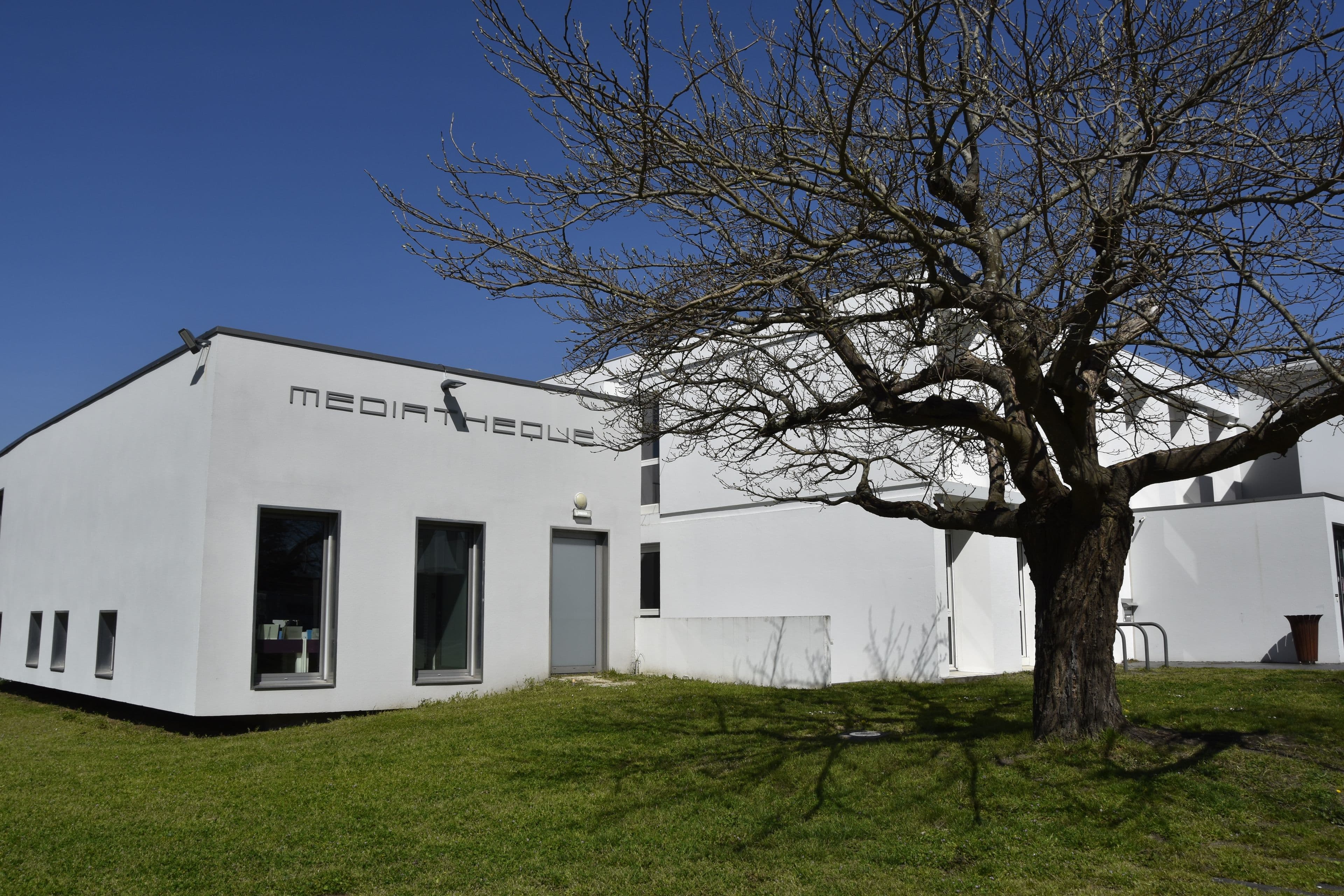 Photographie du lieu : Médiathèque Jean Degoul - Centre culturel Le Plateau
