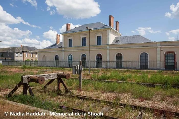 Visuel de l’événement « Visite guidée de l'exposition "La fin de la Shoah et de l'univers concentrationnaire nazi" »