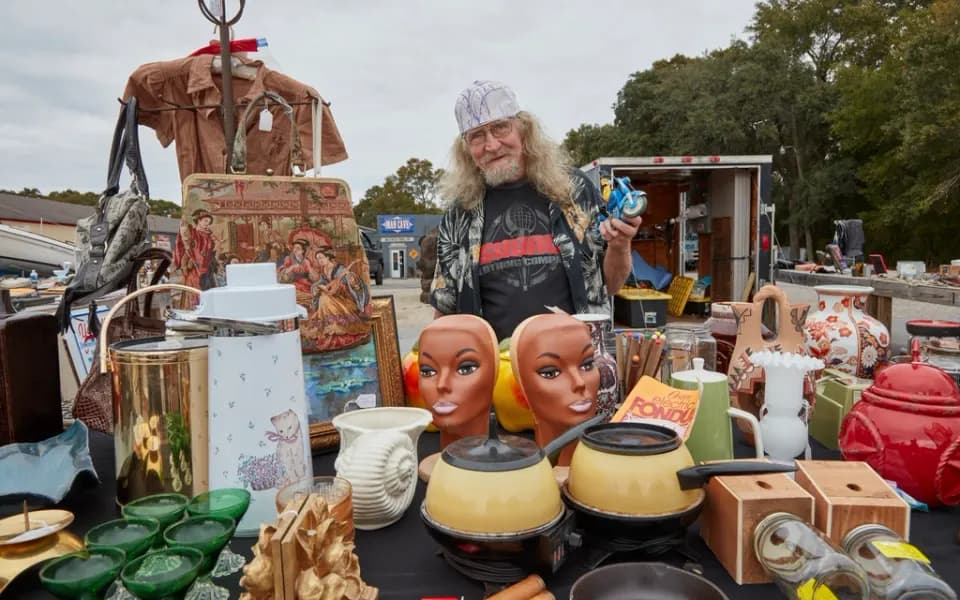 Photo d’illustration : des stands de brocante