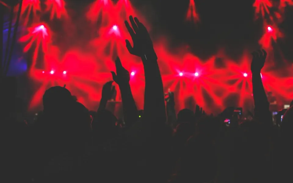 Photo d’illustration : un concert, scène et public