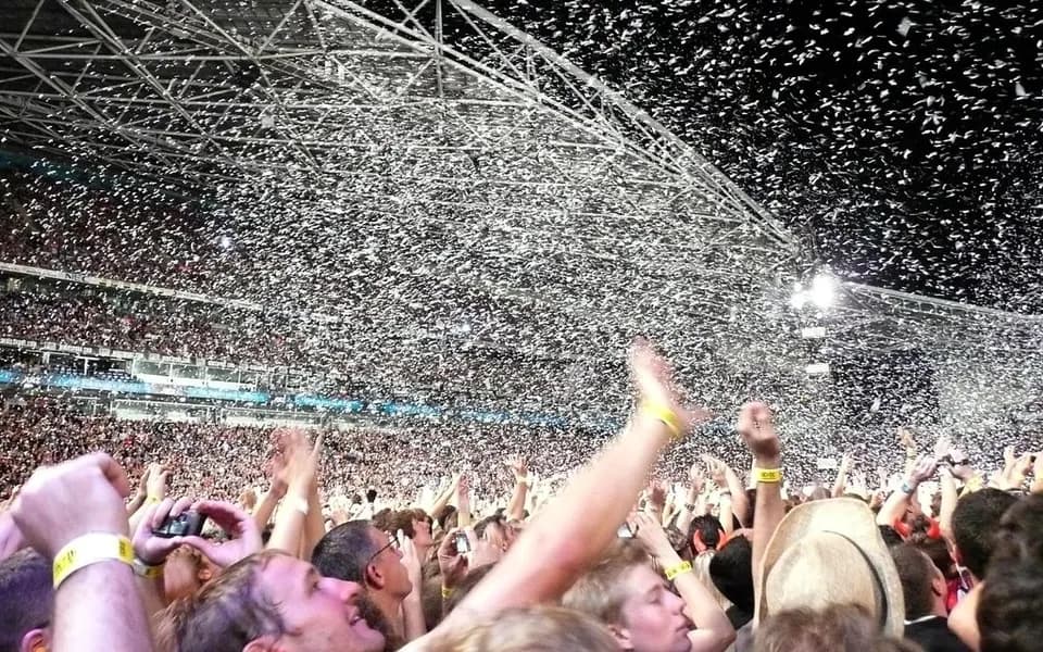Photo d’illustration : un concert, scène et public