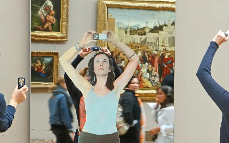 Photo d’illustration : des visiteurs dans une galerie d’art