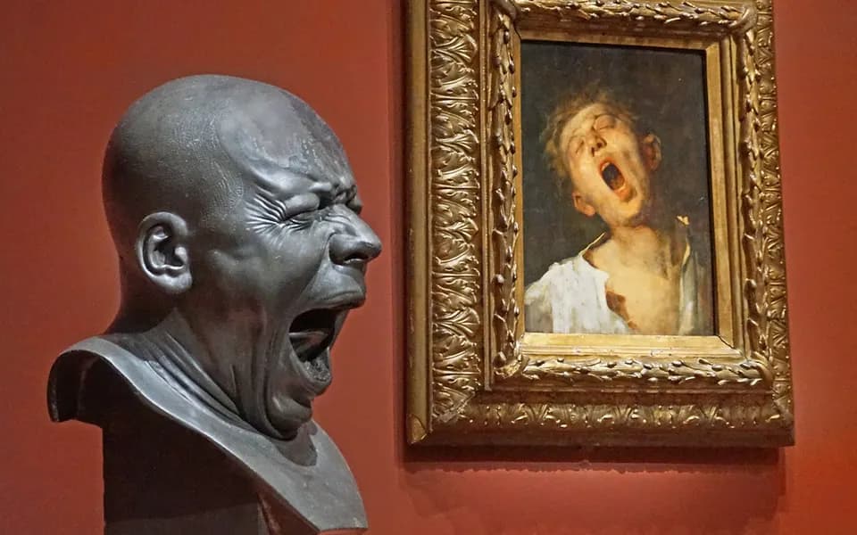 Photo d’illustration : des visiteurs dans une galerie d’art