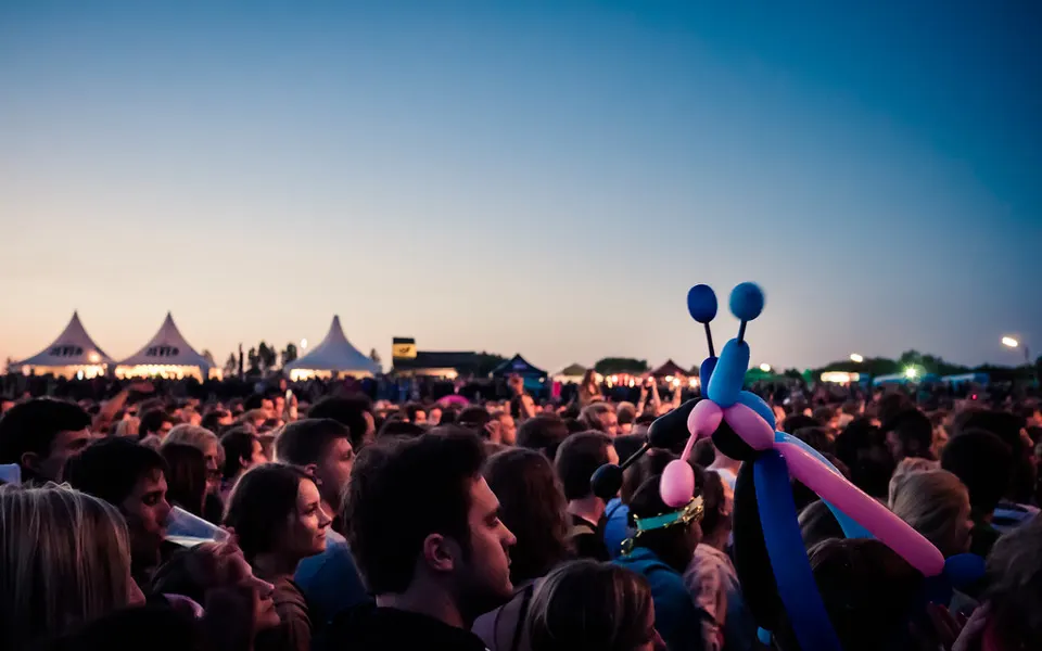 Photo d’illustration : un festival en plein air