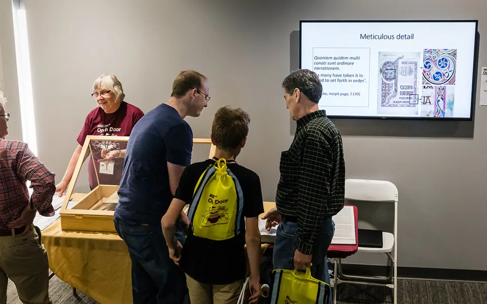 Photo d’illustration : un salon et ses stands