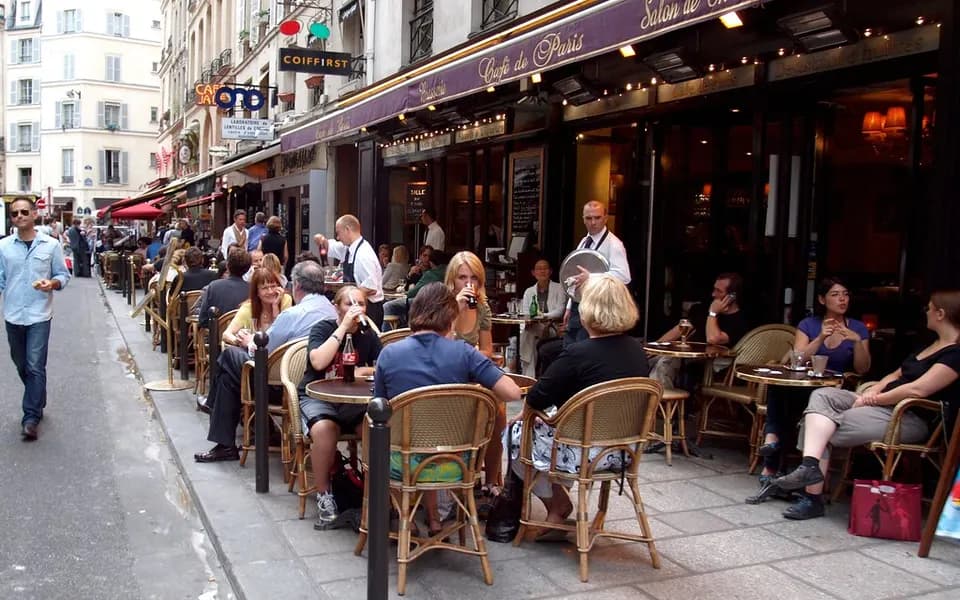 Photo d’illustration : une visite guidée en ville
